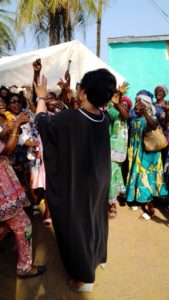 Cameroun- Me Madeleine Solange EKITIKE fait encore parler sa générosité auprès des FEMMES DE Kribi 7