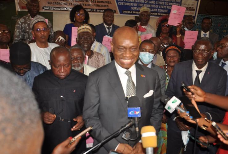 Cameroun- Remise des titres fonciers aux clients MAETUR : EYEBE AYISSI à Douala, ce jour 17