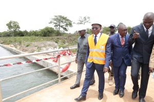 Gaston Eloundou Essomba, ministre de l'Eau et de l'Énergie sur le site