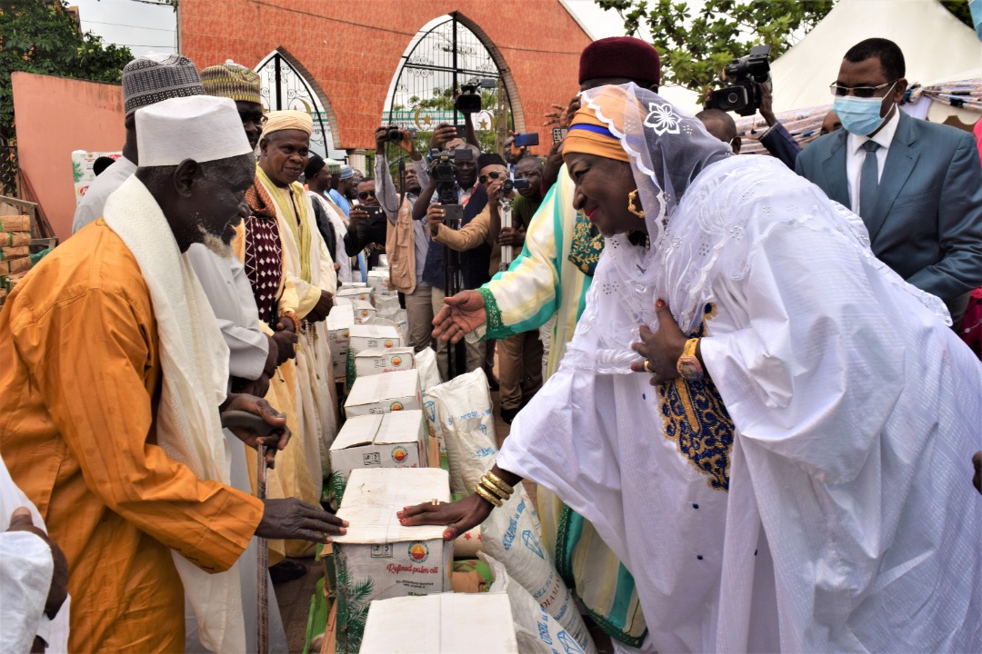 RAMADAN 2022: KETCHA COURTÈS, donne du sourire aux musulmans de Yaoundé 1