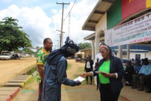 Cameroun- secteur maritime, fluvial et lacustre : le MINT délivre des titres de transport à plusieurs acteurs de l'informel 6
