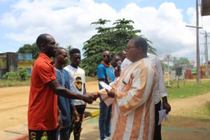 Cameroun- secteur maritime, fluvial et lacustre : le MINT délivre des titres de transport à plusieurs acteurs de l'informel 7