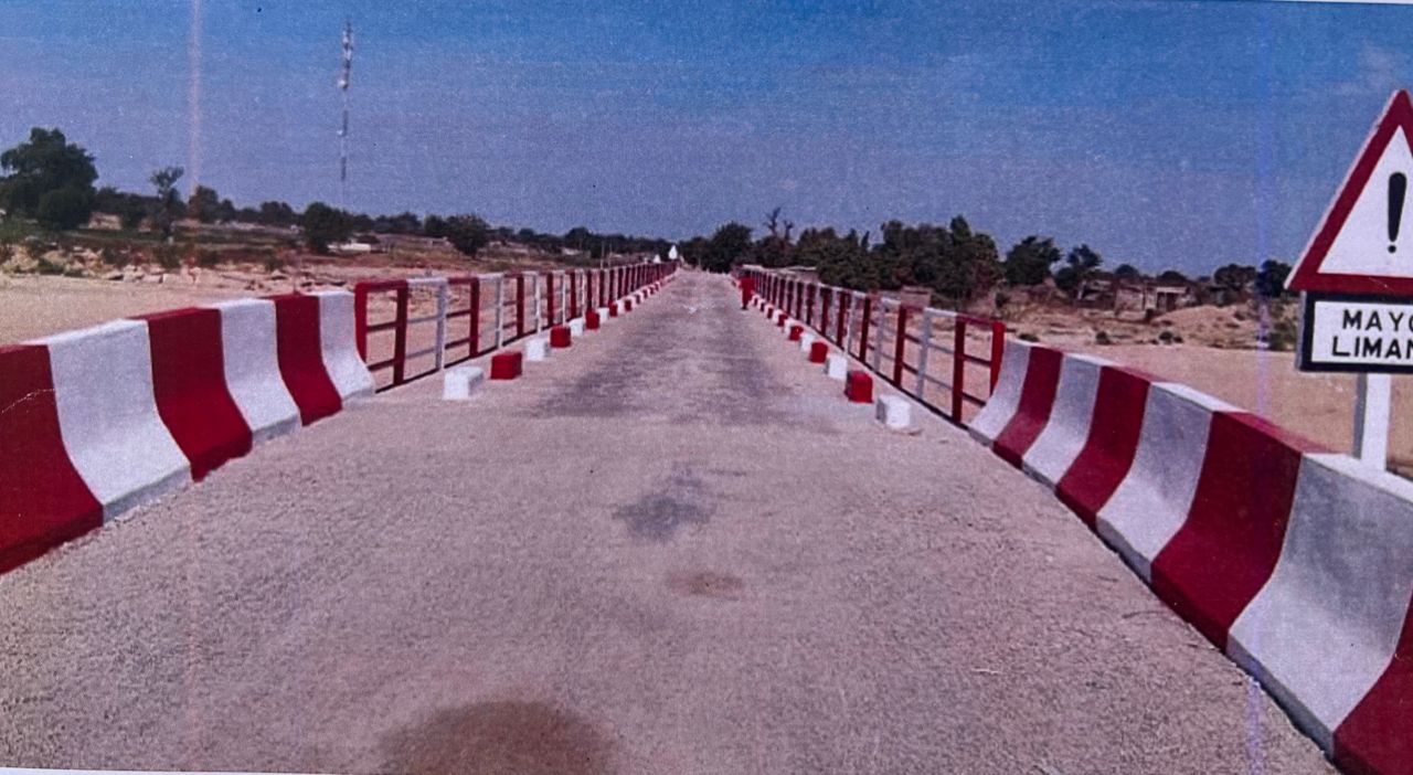 Cameroun- Pont sur le Mayo Limani: livré avant le dateline 1