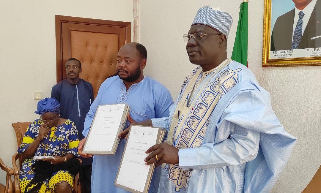 Cameroun - MINJEC «Gic Ba/Vert-Rouge-Jaune»: Main dans la main 1