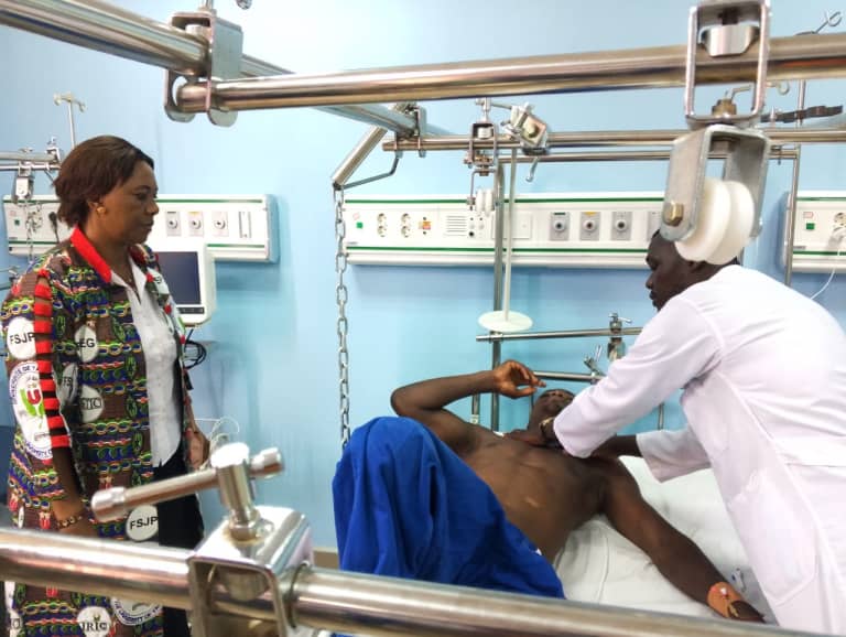 Cameroun– Jeux universitaire 2024 : Le Président de la FENASU au chevet des athlètes hospitalisés  1