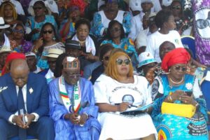 Cameroun- Merci Paul Biya, la voix de Véronique MOAMPEA portée par l'Océan 16