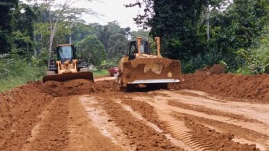Cameroun - Réhabilitation des sections de route régionale dans la Lekié : 42,35 Km de couche de base et près de 20 km recouverts de béton bitumineux 1