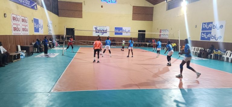 Volleyball- Préparation championnat d'Afrique : L'Institut Universitaire Siantou Remporte un Match Amical Contre les U20 Féminines du Cameroun 1