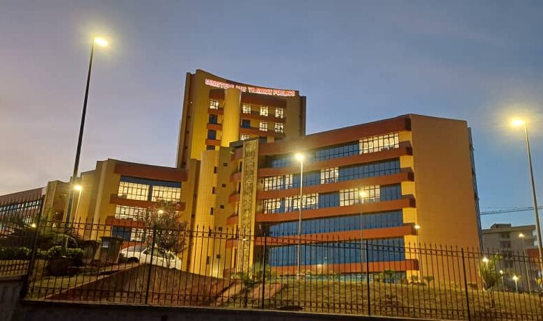 Cameroun - Modernisation de l'appareil administratif et épanouissement du personnel public: Le Premier Ministre inaugure le nouvel immeuble siège du MINTP 3