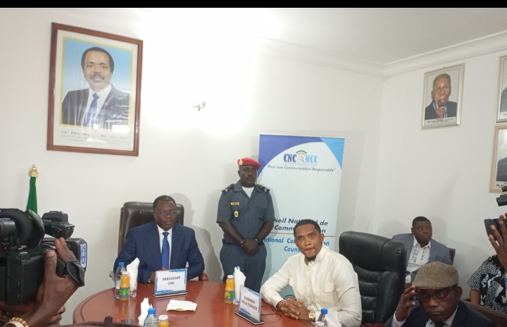 Cameroun -Samuel Eto’o en visite de courtoisie au Conseil National de la Communication : entre retrouvailles, diplomatie sportive et ambitions pour la CAN 2025 5
