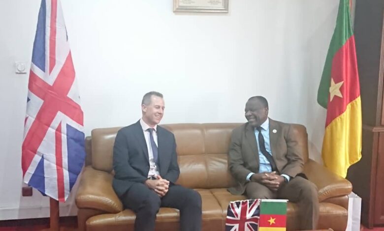 Cameroun - Visite du Haut Commissaire de la Grande Bretagne à la CDHC: Voici ce que S.E. Matt Woods et le Pr. James Mouangue KOBILA se sont dits 1