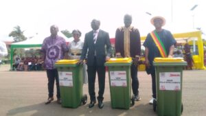 Cameroun-Lutte contre l'insalubrité à Kribi la stratégie d'un bac par ménage et par service public du Maire SABIKANDA 11