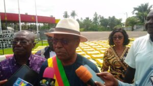 Cameroun-Lutte contre l'insalubrité à Kribi la stratégie d'un bac par ménage et par service public du Maire SABIKANDA 12