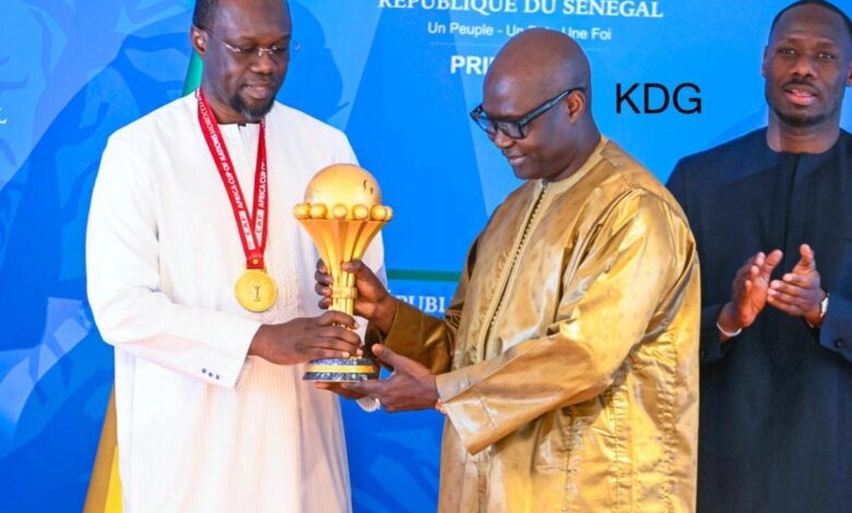 Le trophée de la CAN 2025 présenté au Premier ministre Sonko 1