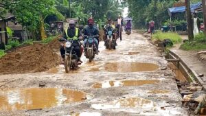 Cameroun-Axe routier DOMBE AFAN-MABE à Kribi, le Maire tient sa promesse 14