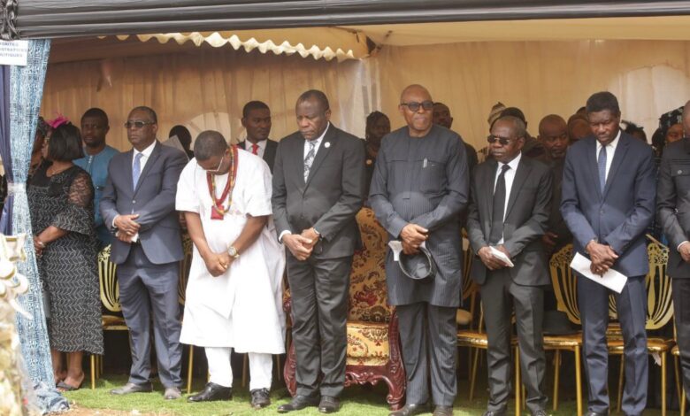 Cameroun - Obsèques du commissaire Paul TEZANOU : Le Prof. James Mouangue KOBILA et la CDHC s'inclinent devant la mémoire d'un grand homme 1