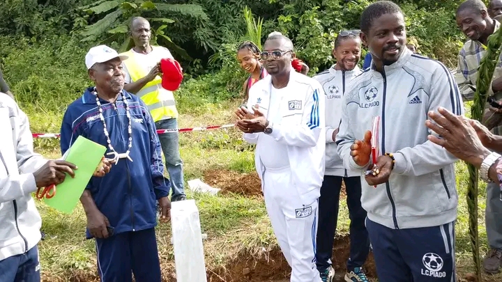 Cameroun-De l'eau potable pour les populations de NPOLONGWE offert par Lucien PIADO 7