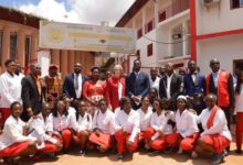 Cameroun - Humanitaire: Kate Forbes visite la Croix-Rouge 11