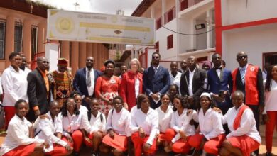 Cameroun - Humanitaire: Kate Forbes visite la Croix-Rouge 2